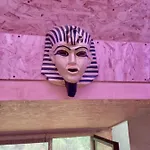 Pyramid Willa *