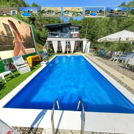 Pyramid Vila *